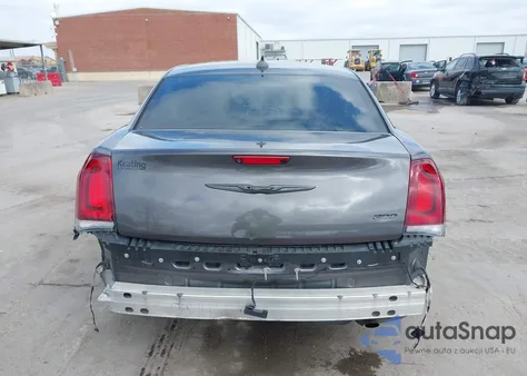 2021 Chrysler 300 Touring z USA, uszkodzony, nr VIN 2C3CCAAG6MH580186